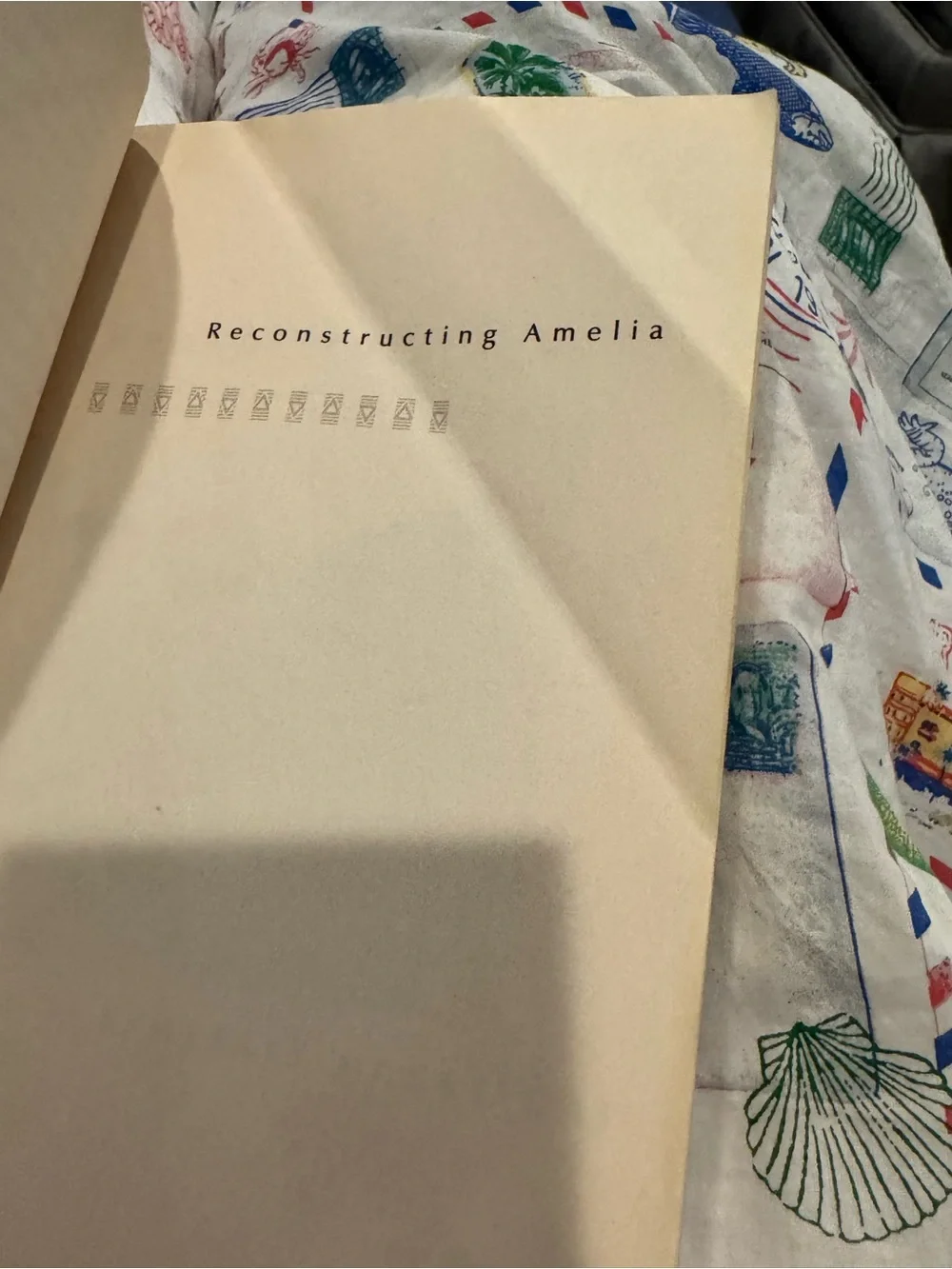 Reconstructing Amelia by Kimberly McCreight - Black Cover with Yellow Accent